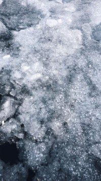 عکس زمینه رودخانه یخ زده