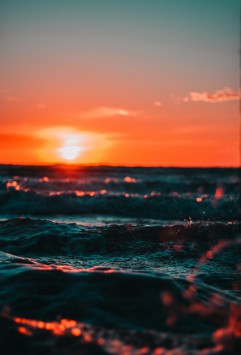 عکس زمینه نمای اقیانوس در غروب آفتاب